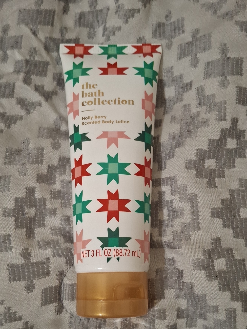 Holly Berry Scented Body Lotion - White/Green/Red